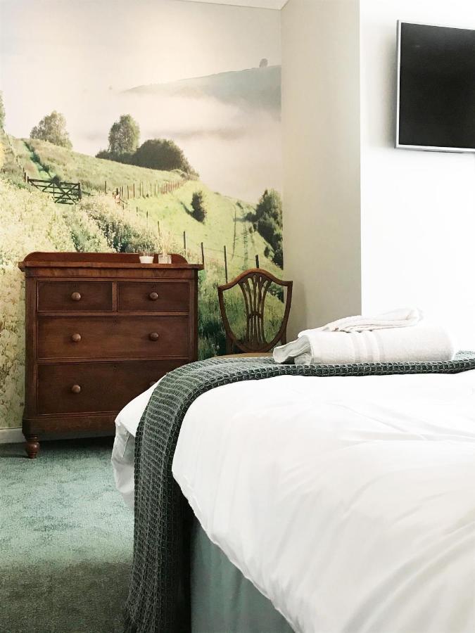 The Queen'S Head At Broad Chalke Hotel ภายนอก รูปภาพ