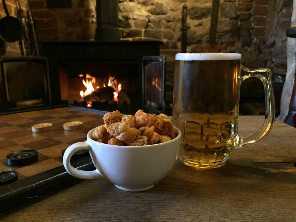 The Queen'S Head At Broad Chalke Hotel ภายนอก รูปภาพ